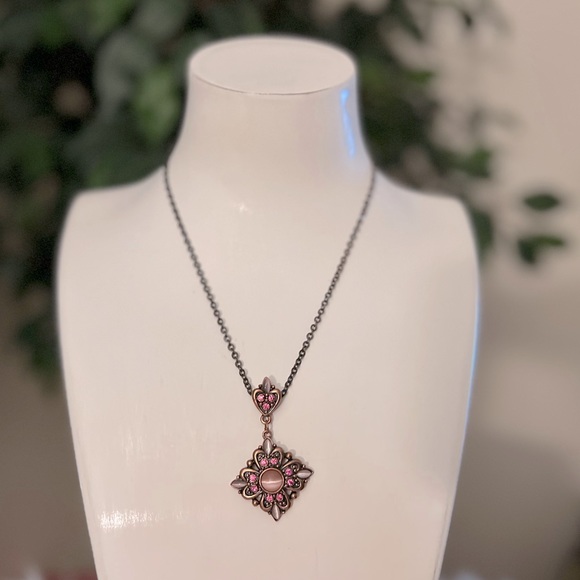 Copper necklace with pink crystals - Picture 1 of 4